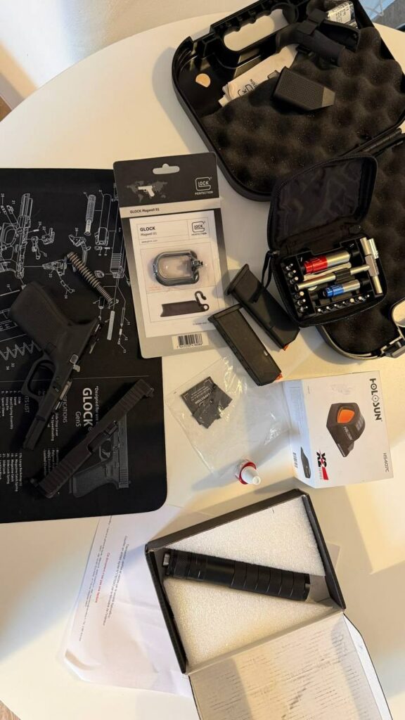 Glock 19 Gen5, sa mallette et la boîte du point rouge Holosun HS407C